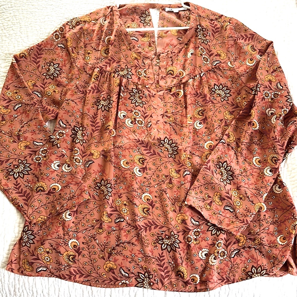 Flowy and lightweight top for any occasion!